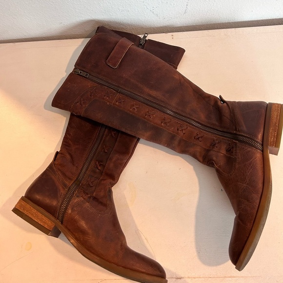 Born Women’s Brown Knee High Leather Boots

Size  8.5 - Picture 9 of 12